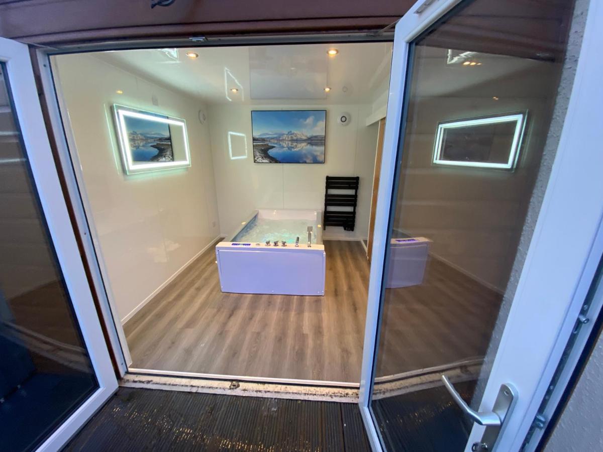 Highland Stays - Ben View Room & Jacuzzi Bath 威廉堡 外观 照片
